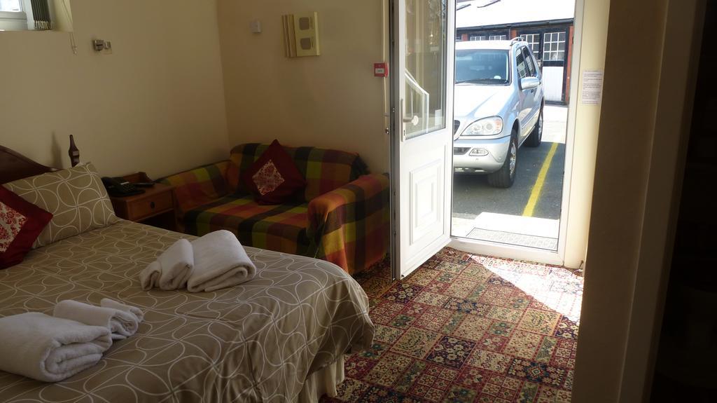 Whitehall Guest House Colwyn Bay Extérieur photo