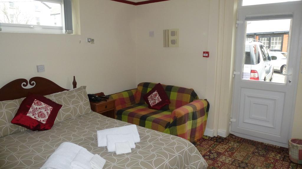 Whitehall Guest House Colwyn Bay Extérieur photo