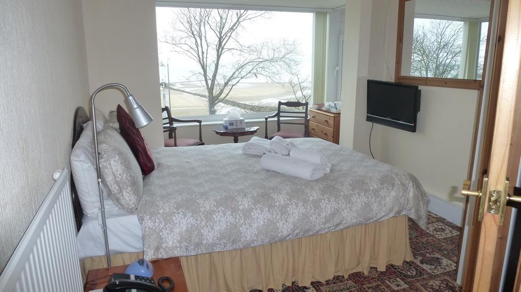 Whitehall Guest House Colwyn Bay Extérieur photo