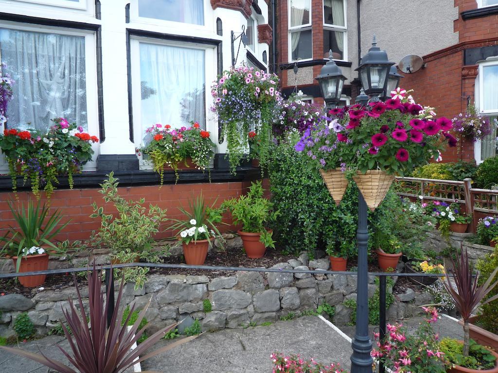 Whitehall Guest House Colwyn Bay Extérieur photo